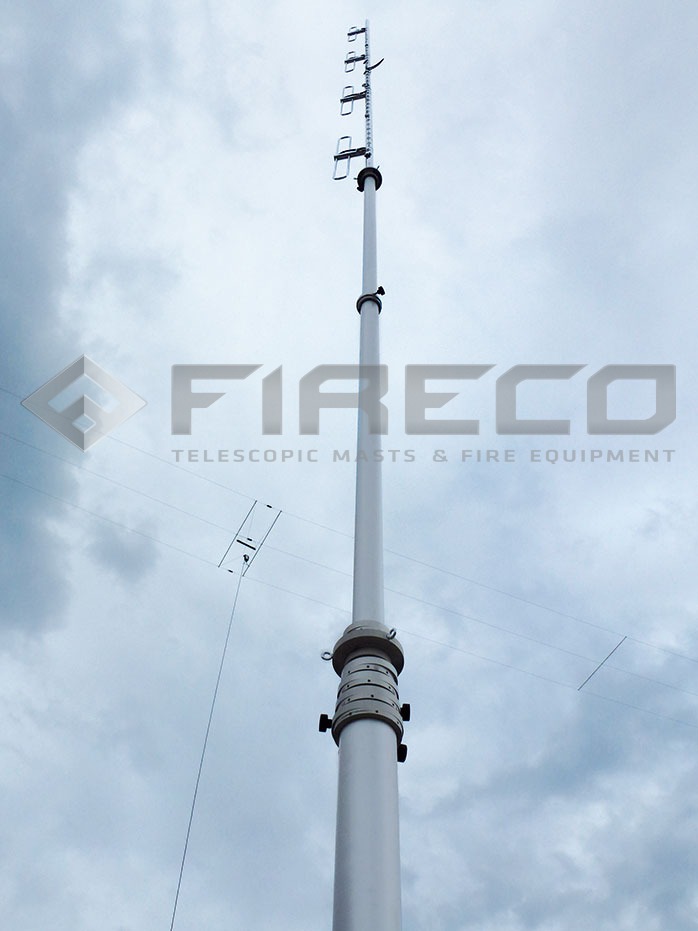 Lightweight mast with antenna-ink